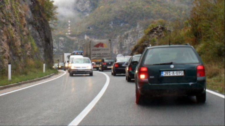 Stanje na putevima: Mogući odroni kamenja i zemlje