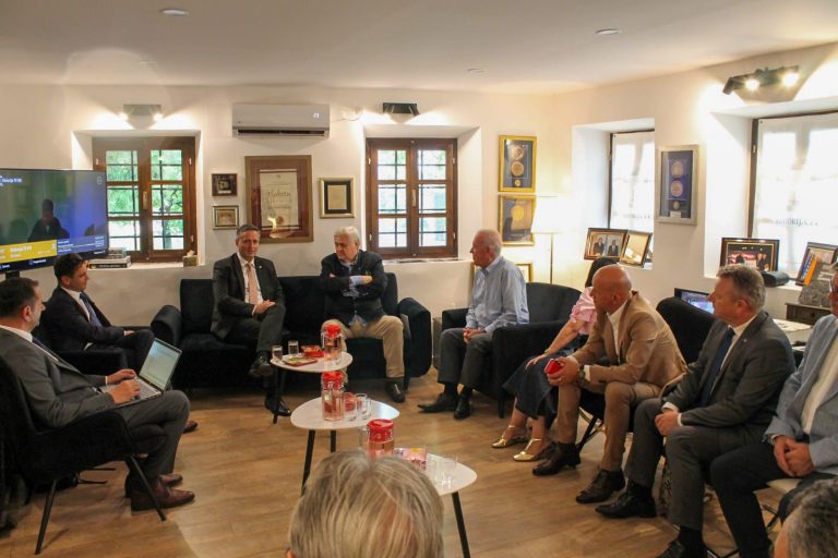 Mostar: Bećirović posjetio Centar za mir i multietničku saradnju