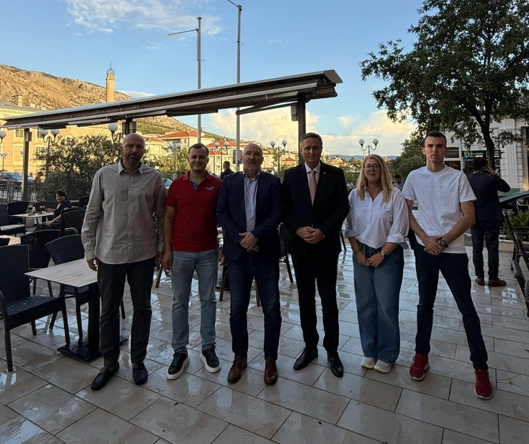 Dr. Denis Bećirović: Neformalno druženje sa članovima mostarskog SDP-a