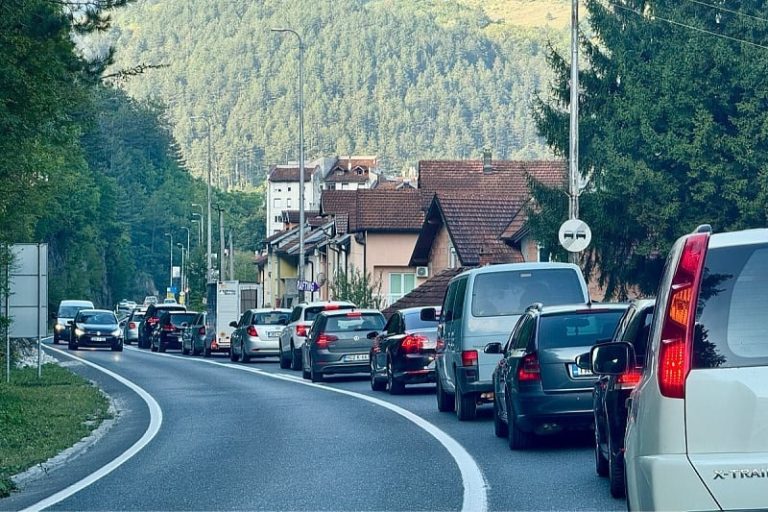 Ponovo saobraćajni “čep” u Konjicu, kolona vozila duga nekoliko kilometara