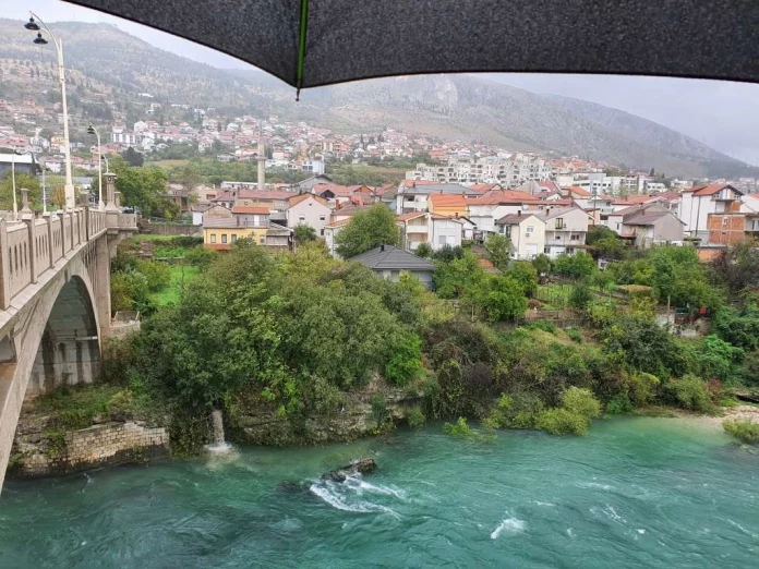 Mostar vrijeme oblacno kisa