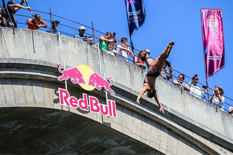 Red Bull Cliff Diving: Isabel Perez izvela prvi skok i otvorila spektakl u Mostaru