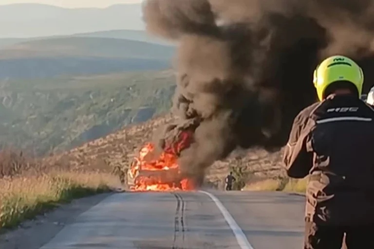 Zapalio se automobil na putu Stolac – Ljubinje