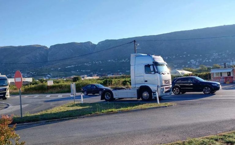 Protesti prevoznika: Kamioni blokirali i mostarske ulice