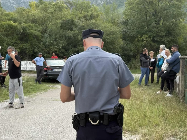 Zaustavljeni bageri u Kutima: Inspektorica se povukla, policija legitimirala mještane