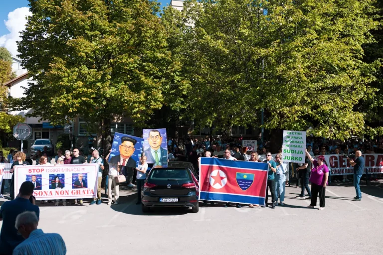 Zdravstveni radnici pred Vladom HNK “Bićemo na ulicama sve dok radnici ne budu zadovoljni”