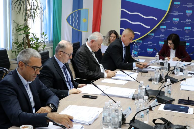 Vlada HNK: Izdvojeno 776.100 KM za nabavku udžbenika đacima osnovnih škola