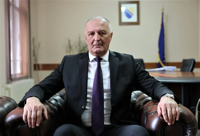 Kad država plaća a Helez pije: 60 piva, 22 pelinkovca, 11 čaša bijelog vina i boca Vranca