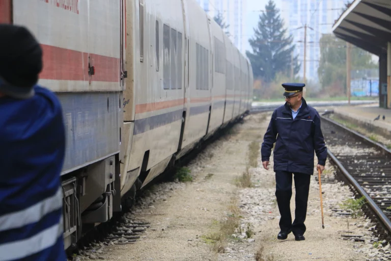 Željeznice FBiH tonu u gubitke: Radnici upozoravaju na kolaps sistema i optužuju Upravu
