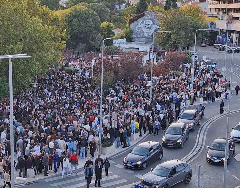 Španski trg: Hiljade Mostaraca se oprostile od Halida Bešlića