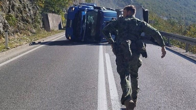 Vojnici EUFOR-a spasili vozača kamiona: Uzrok prevrtanja drugi vozač koji je pobjegao sa mjesta nesreće