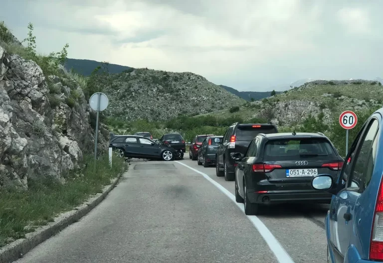 Mostar: Jedna osoba ozlijeđena u prometnoj nesreći na Kobilovači