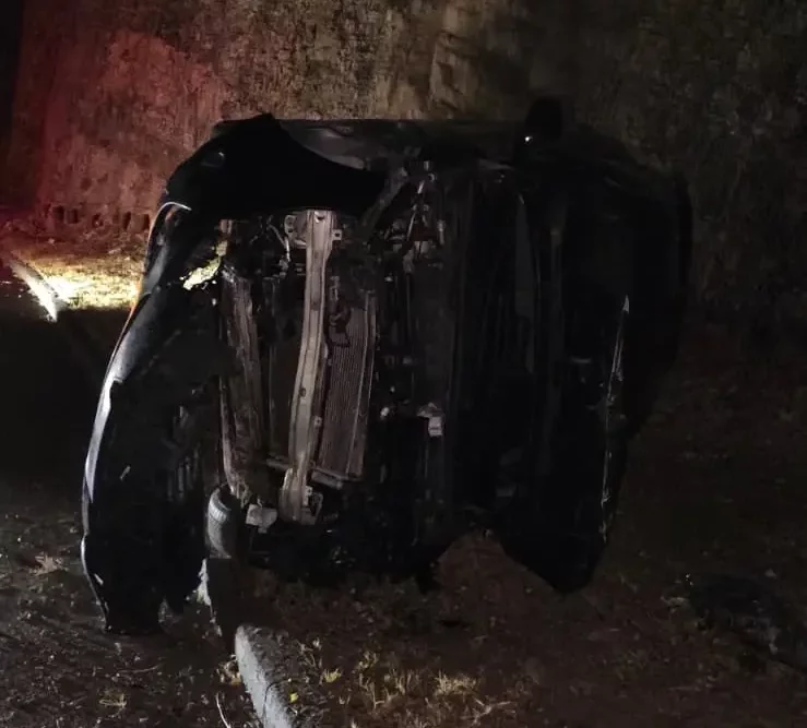 Nesreća kod Grabovice: Automobil završio na krovu