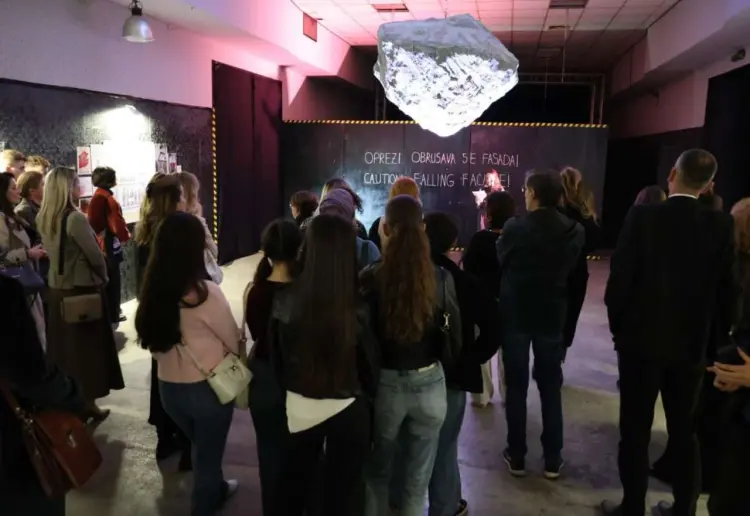 “Grad u tragovima”: U Mostaru otvorena izložba koja spaja ruševine i nadu