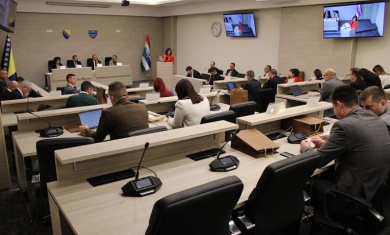 Zasjedala Skupština HNK: Pojednostavljena ugradnja solarnih panela na krovovima