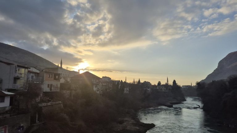 Prvi oktobarski val: Kiša i hladno u Bosni, bura na jugu