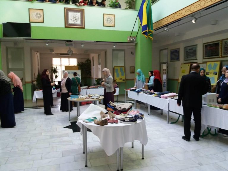 Mostar: Humanitarni bazar u Karađoz-begovoj medresi