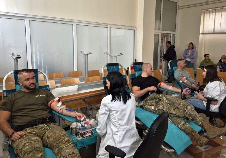 MUP HNK: Zaposlenici i policijski službenici u akciji darivanja krvi