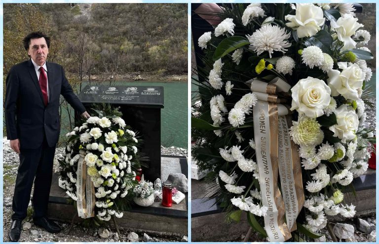 Bijela: Predstavnici Ministarstva obrazovanja položili vijenac u znak sjećanja na stradale studente