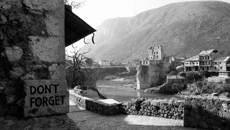 Prošle su 32 godine od rušenja Starog mosta: Čin koji i danas budi bolna sjećanja