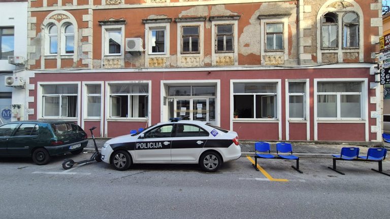 Obrušavanje krova u ambulanti na Glavnoj ulici: Pukom srećom izbjegnuta tragedija