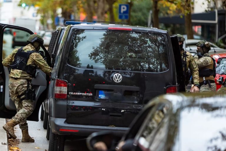 MUP HNK o akciji “Rav”: Policija pronašla drogu, oružje i hiljade eura, uhapšene tri osobe