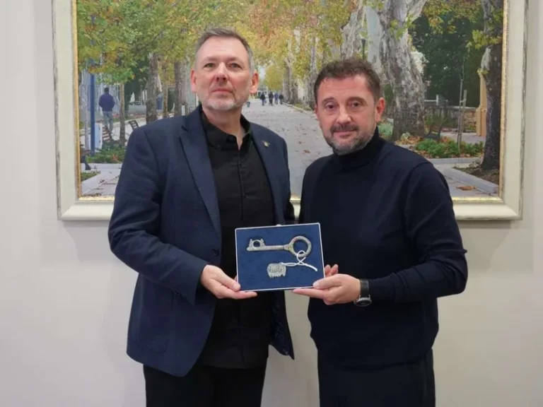 Mostar: Gradonačelnik Kordić uručio ključ grada Owenu Sharpu