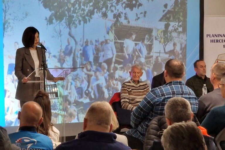 Vlada HNK: Premijerka Buhač na obilježavanju 30 godina od osnivanja Planinarske asocijacije HB