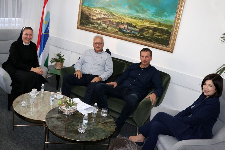 Vlada HNK: Premijerka Marija Buhač se sastala sa hercegovačkim maslinarima