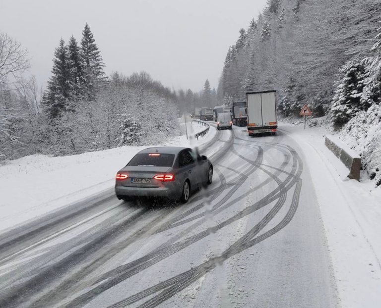 Naglo zahlađenje nakon toplog vikenda: Od danas vjetar, kiša i snijeg