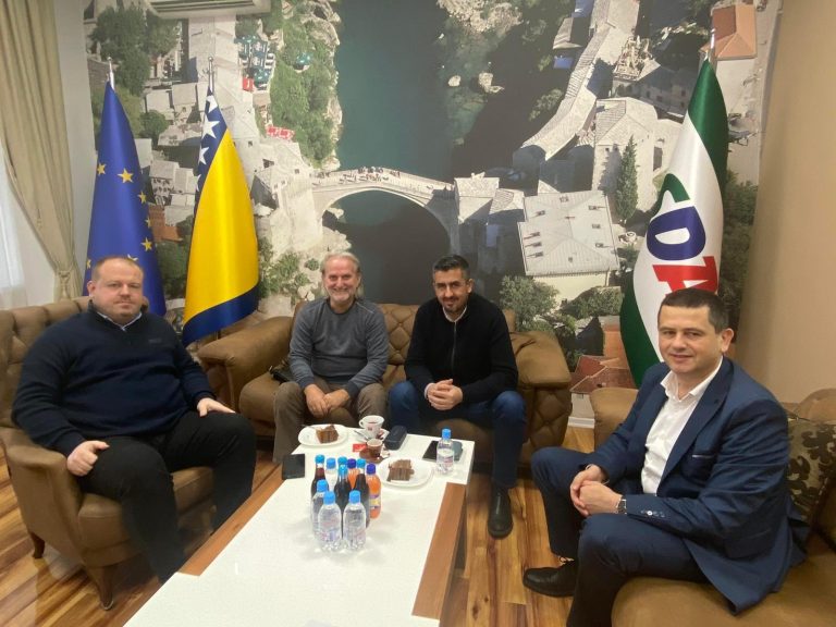 Potpisao hadžija: Poduzetnik Kasumović pristupio SDA, čije vrijednosti baštini