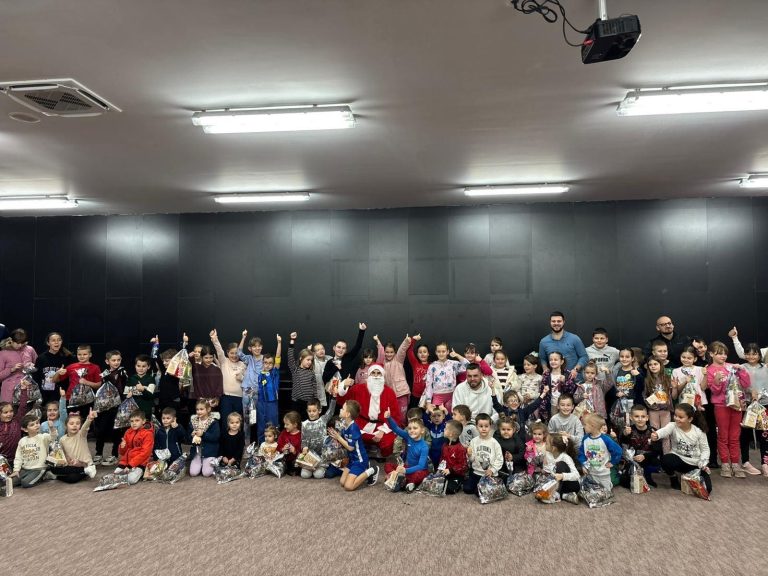 Đemila Talić Gabriel novogodišnjim paketićima obradovala mališane u Hercegovini