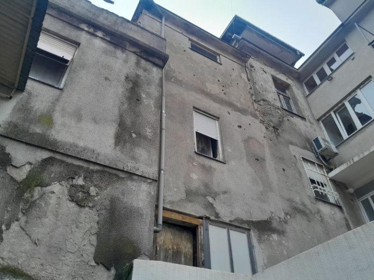 Ruševni objekat predstavlja opasnost: Stanari zgrade na adresi Baltina 2 traže reakciju nadležnih