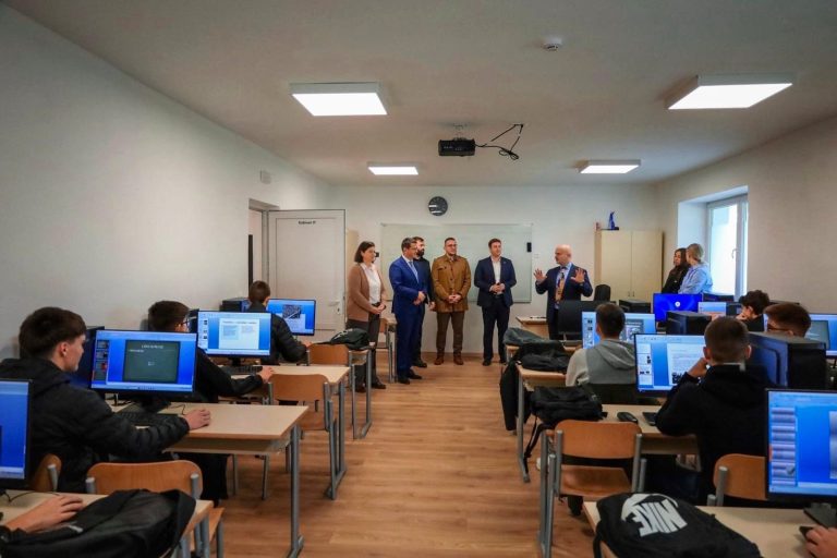 Mostar: Predstavnici kantonalne i gradske vlasti posjetili tri mostarske srednje škole