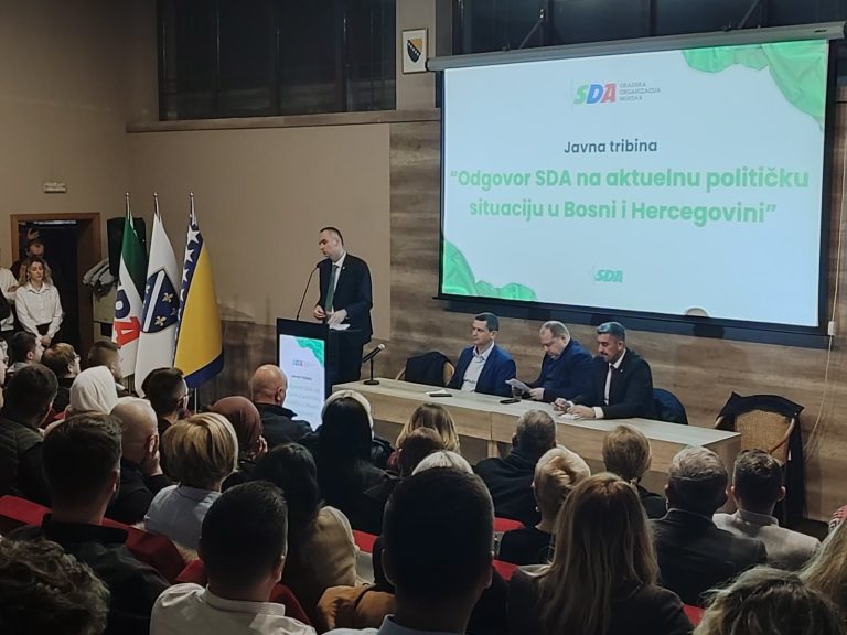 Mostar: „Odgovor SDA na aktuelnu političku situaciju u Bosni i Hercegovini“ – Održana tribina u Kosači