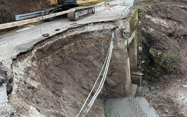 Obustavljen saobraćaj: Odron blokirao dionicu Ostrožac – Buturović Polje