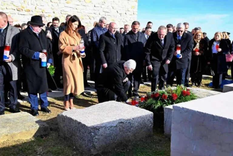 Prvi se pamti: Čović i Filipović odali počast Franji Tuđmanu