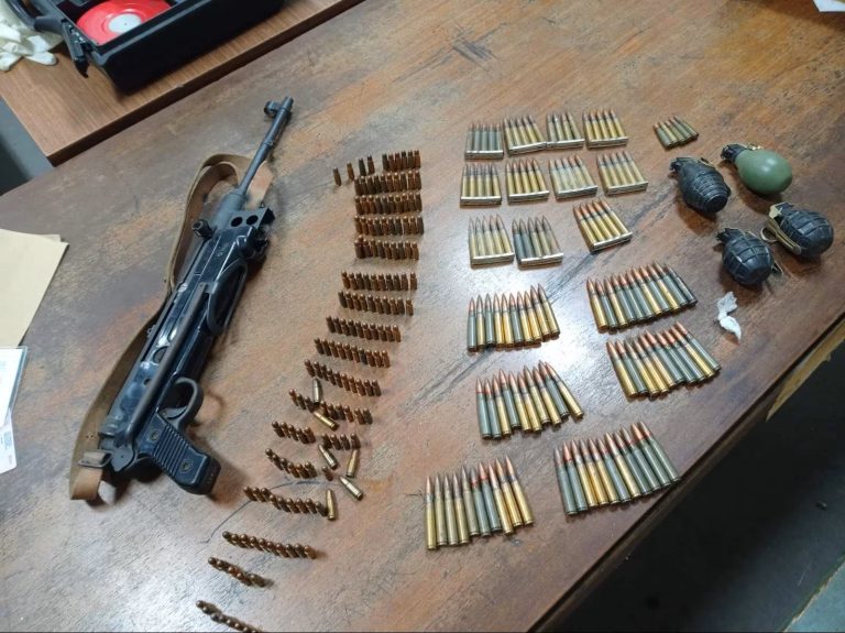 Konjic: Pretresom kuće pronađena droga, oružje i vojna oprema