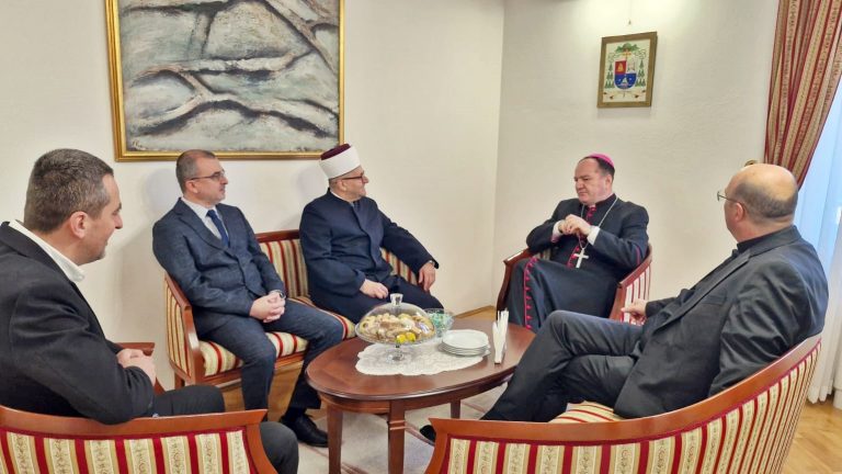 Muftija Dedović sa saradnicima posjetio biskupa Palića i uputio čestitke povodom blagdana