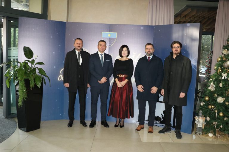 Premijerka Buhač na blagdanskom prijemu: “Naše razlike nisu prepreka, one su naše bogatstvo!”