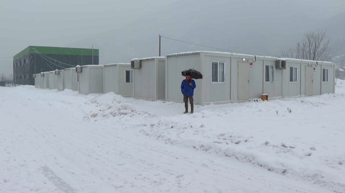 Druga zima u privremenom smještaju: Snijeg donosi nove izazove preživjelim u poplavama u Jablanici