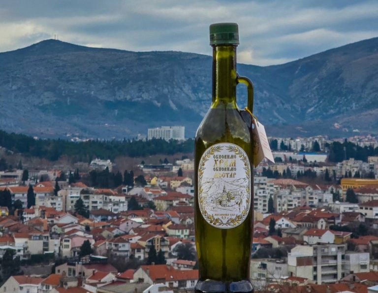 Mostar: Kupovinom maslinovog ulja dobivenog iz crkvenog vrta finansirate obnovu Hrama