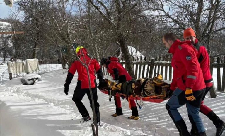 Uspješna akcija GSS-a Konjic: Transport pacijentice iz snijegom zametenog sela Višnjevice