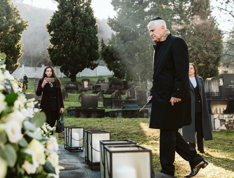 Komemorirao sa stilom: Čović u dizajnerskom kaputu skupljem od pet i pol tisuća maraka