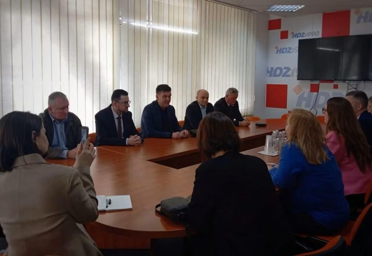 Mostar: Lideri stranaka HDZ 1990, HRS, HNP, HDS i HSS sa ambasadorima