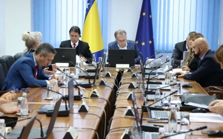 Američka kompanija poslala pismo: Stiže plin a aerodromi idu pod koncesiju?