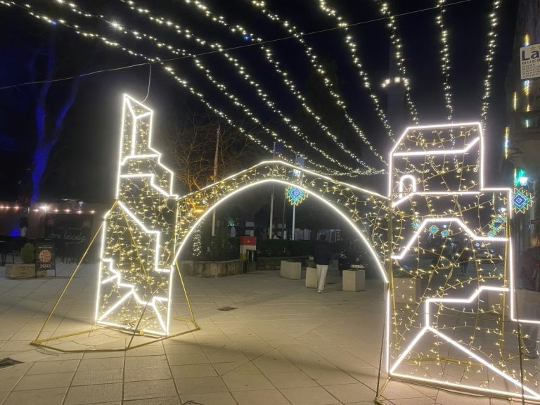 Ramazanska atmosfera u gradu na Neretvi, oduševljeni i turisti: “Osjećam se kao kod kuće”