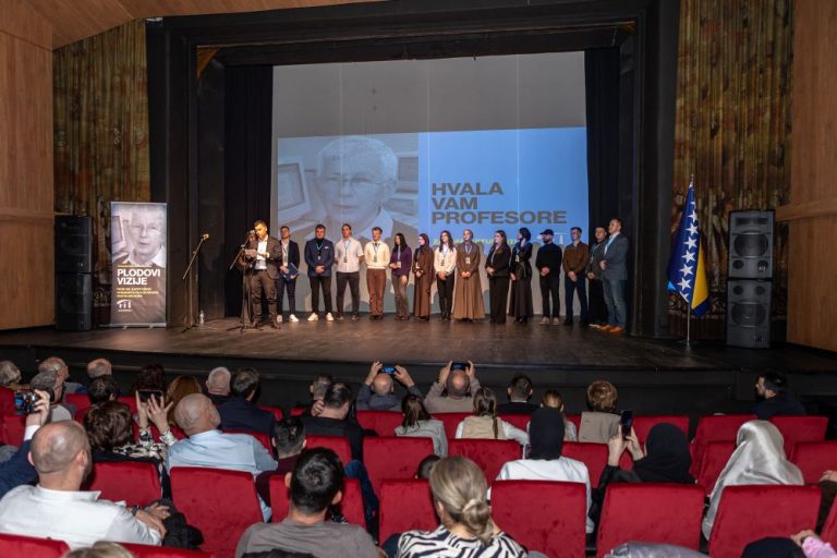 Mostar: Održana promocija dokumentarnog filma „Plodovi vizije – prof. dr. Safet Krkić“
