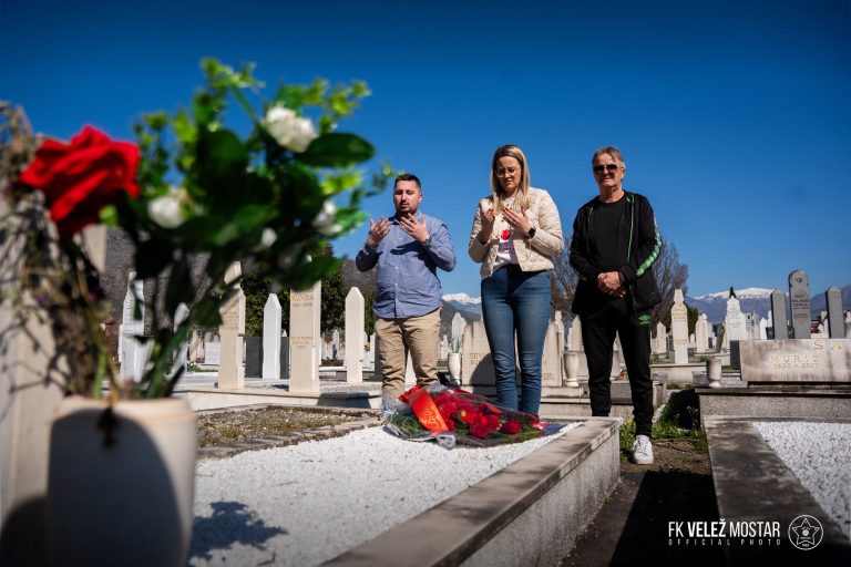 Sjećanje na Zejnila Selimotića: Delegacija FK Velež odala počast trenerskoj i igračkoj legendi