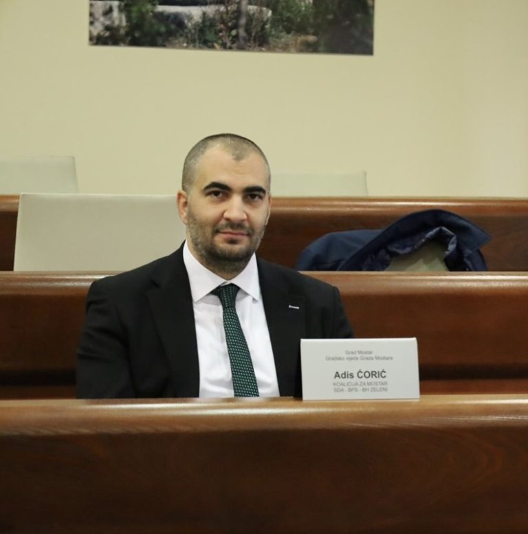 Adis Ćorić: Grad Mostar će sanirati dvorište zgrade na Bulevaru